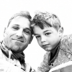 Schwarzweiss-Selfie von Vater und Sohn, Jahresrückblick 2021