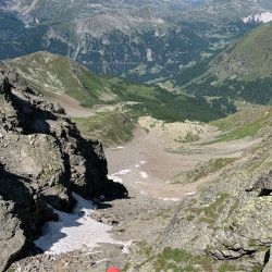 Tiefblick in ein Hochtal mit Bergpanorama, Jahresrückblick 2021