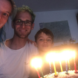 Familienselfie mit Geburtstagskerzen, Jahresrückblick 2022