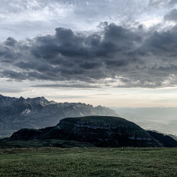 Wolkenhimmel über den Churfirsten, Biwak am Chäserrugg