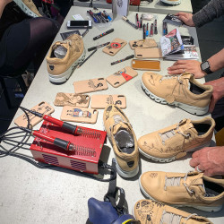 Hand verzierte Schuhe