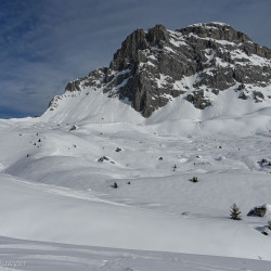 Verschneiter Felsgipfel unter blauem Himmel, Jahresrückblick 2024