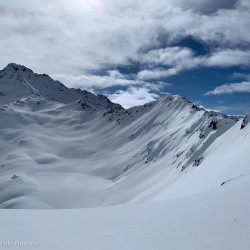 Verschneite Gipfel unter Wolken, Jahresrückblick 2024