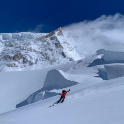 Skitourengänger vor Gletscherspalten, Jahresrückblick 2024