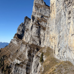 Senkrechte Kalkwand im Gegenlicht, Jahresrückblick 2024