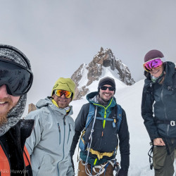 Gruppenselfie mit Kletterausrüstung im Schnee, Jahresrückblick 2024