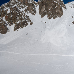Verschneites Kar unter Felsgipfeln, Jahresrückblick 2024