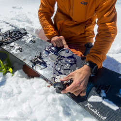 Umbau des Splitboards vom Aufstieg zur Abfahrt, Phantom-Splitboardbindung