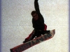 Old School Trick Mit der hinteren Hand an die vordere Frontside Kante zwischen die Beine