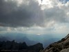 Dunkle Wolken kommen bedrohlich