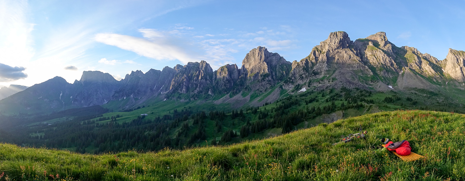 Felskette über einer grünen Alpweide, Jahresrückblick 2017