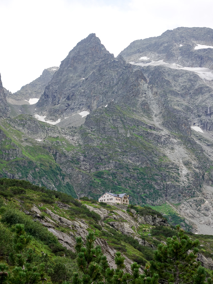 Berghütte unter schroffen Gipfeln, Jahresrückblick 2017