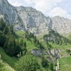 Mountainbiker auf einem Trail unter Felswänden, Jahresrückblick 2017