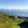 Grüne Alpweide mit Blick ins Tal, Jahresrückblick 2017