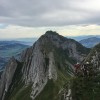 Spitzer Felsgipfel über grünen Hügeln, Jahresrückblick 2018