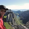 Selfie mit Hut vor den Kreuzbergen, Alpstein