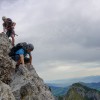 Zwei Kletterer auf einem Felsblock am Gipfel, Alpstein