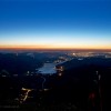 Abenddämmerung mit Lichtern am Sihlsee, Fluebrig