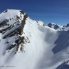 Verschneiter Gipfel unter blauem Himmel, Fluebrig