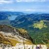 Tiefblick auf den Sihlsee und grüne Hügel, Fluebrig