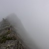 Felsgrat verschwindet im Nebel, Fluebrig