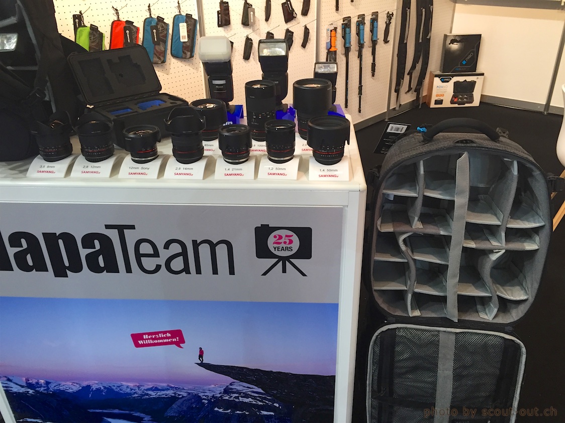 Kamerataschen am Messestand ISPO 2016