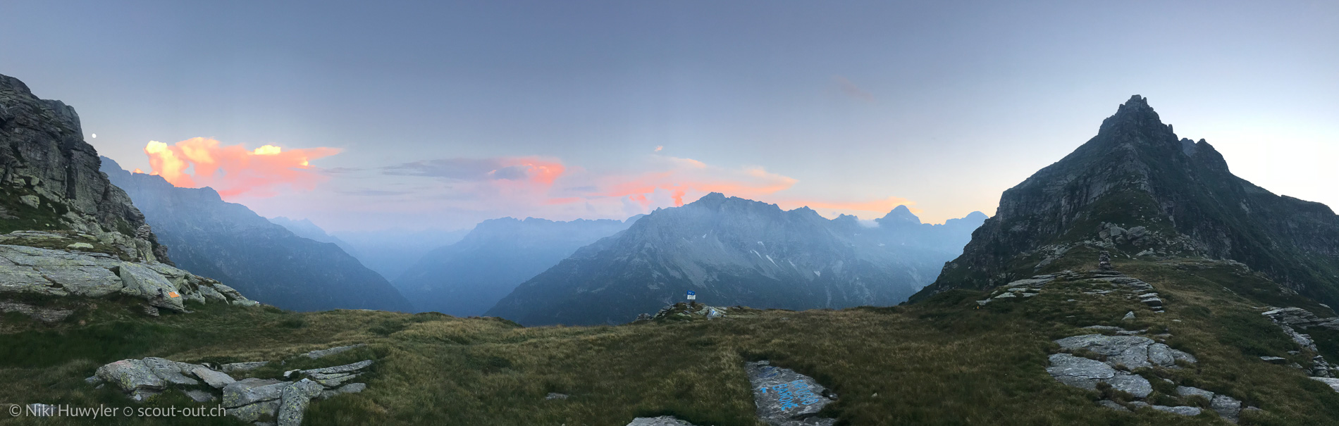 Abendstimmung über Tessiner Bergketten, Via Alta della Verzasca