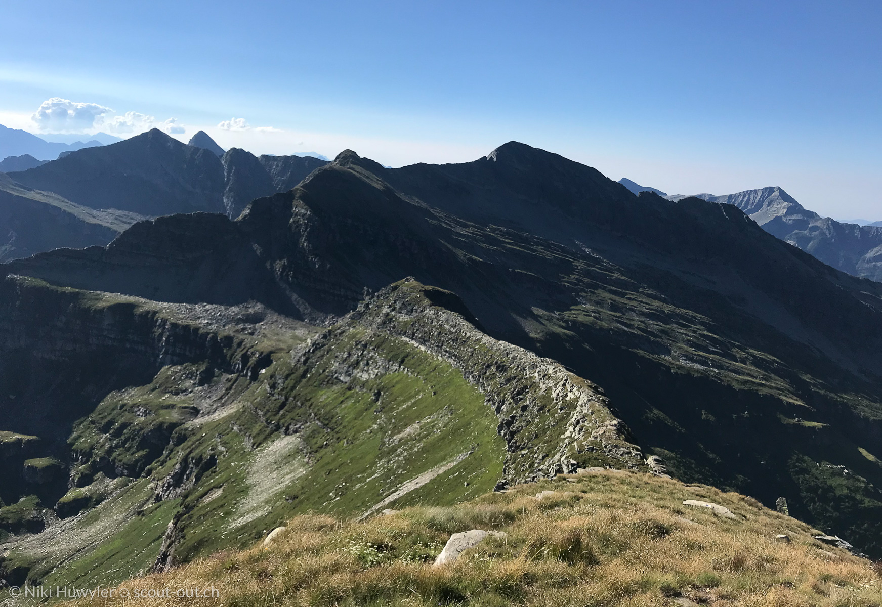 Grasige Bergrücken und Gipfel, Via Alta della Verzasca