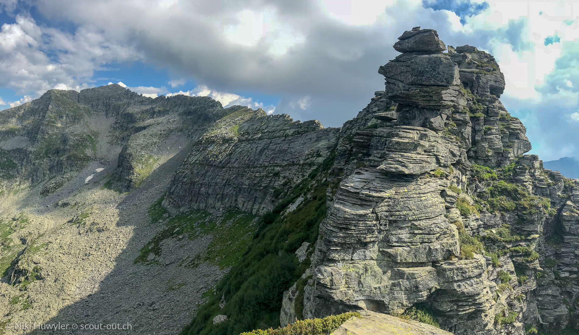 Felstürme auf einem Grat, Via Alta della Verzasca