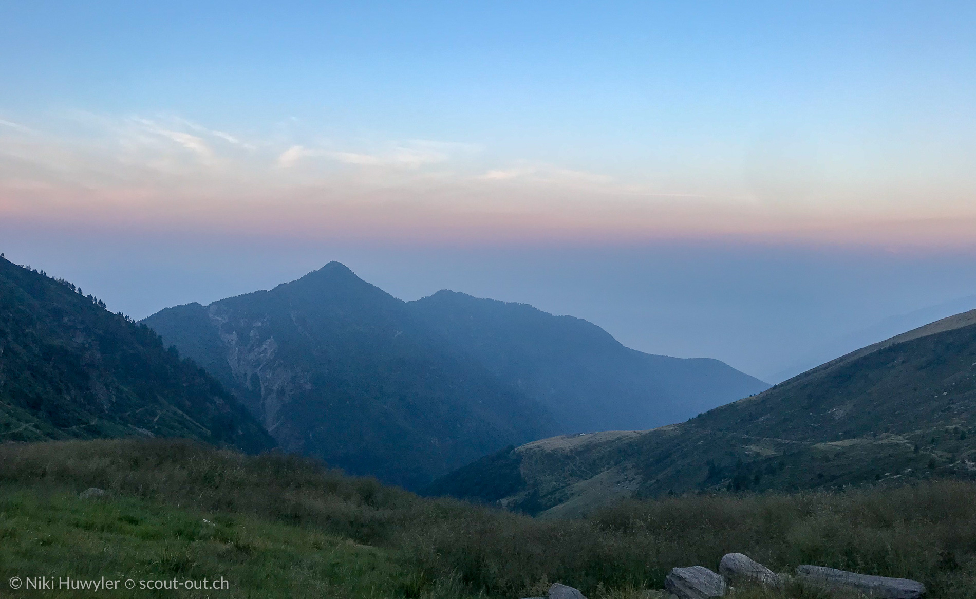 Bergketten in der Abenddämmerung, Via Alta della Verzasca