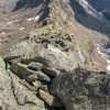 Steinmann auf einem felsigen Grat, Via Alta della Verzasca