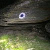 Wegmarkierung an einem Felsen bei Nacht, Via Alta della Verzasca