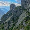 Steile Felsflanke über einem tiefen Tal, Via Alta della Verzasca