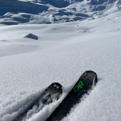 Splitboard-Spitzen im Pulverschnee, Winter 2020